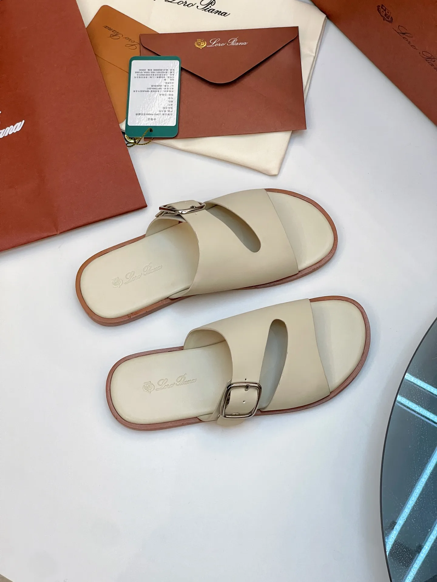 Men's shoes 💰420 Loro Piana, LP's popular spring and summer slippers are synchronized with the new counters, uppers are imported cowhide fabrics from Italy, high-quality splicing technology, soles: original soles specially provided by the original factory, exclusive molded soles are super comfortable, original factory orders, 🔍🔍high quality, you can go in and out of the counter at will, welcome to compare, code number 39-44 (order 38 45 46)